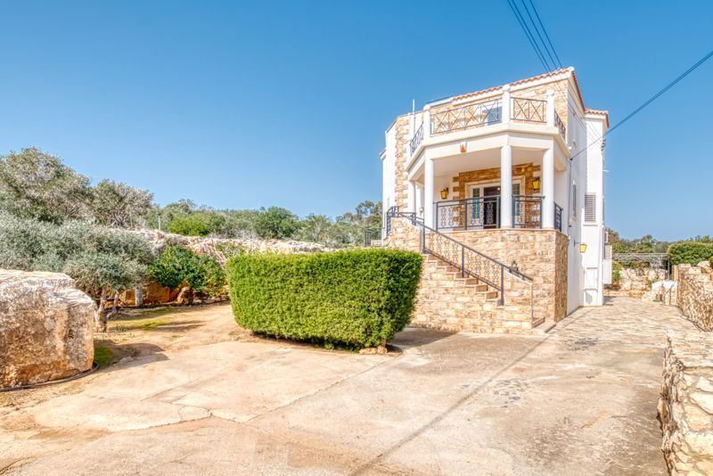 Property photo 1 of 41 Front Of The Villa