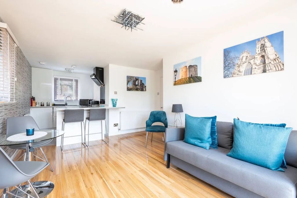 Property photo 3 of 7 Living Area