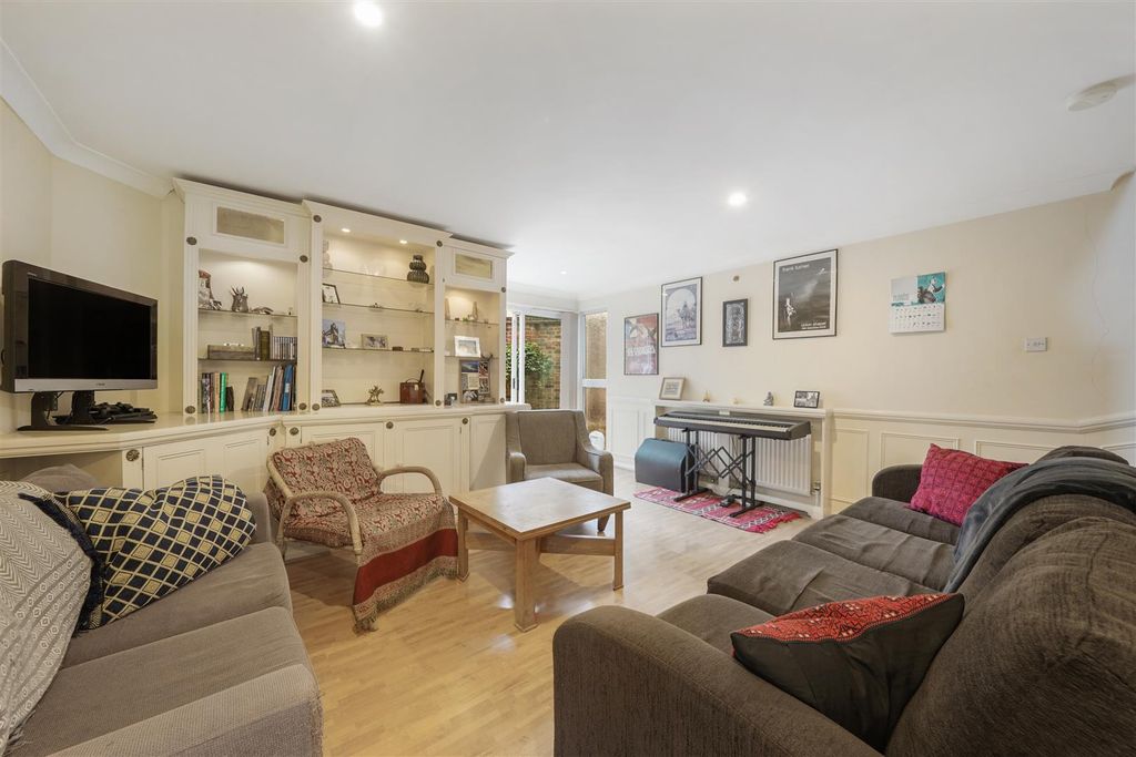 Property photo 2 of 11 5 Lamplighter Close - Jth3Aubixllzqpx1Rcov.Jpg