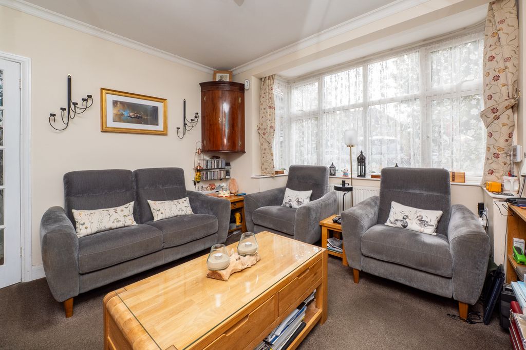 Property photo 2 of 14 Picture No. 32