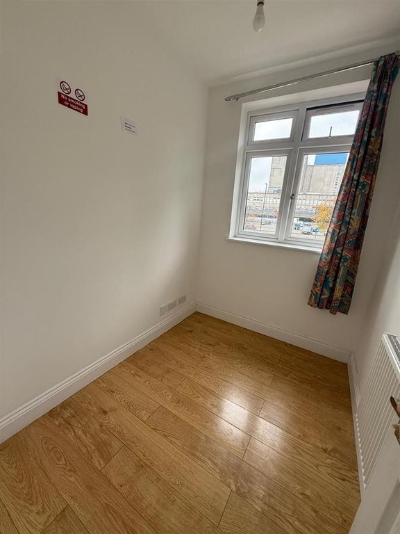 Property photo 3 of 9 Bed 2.Jpg