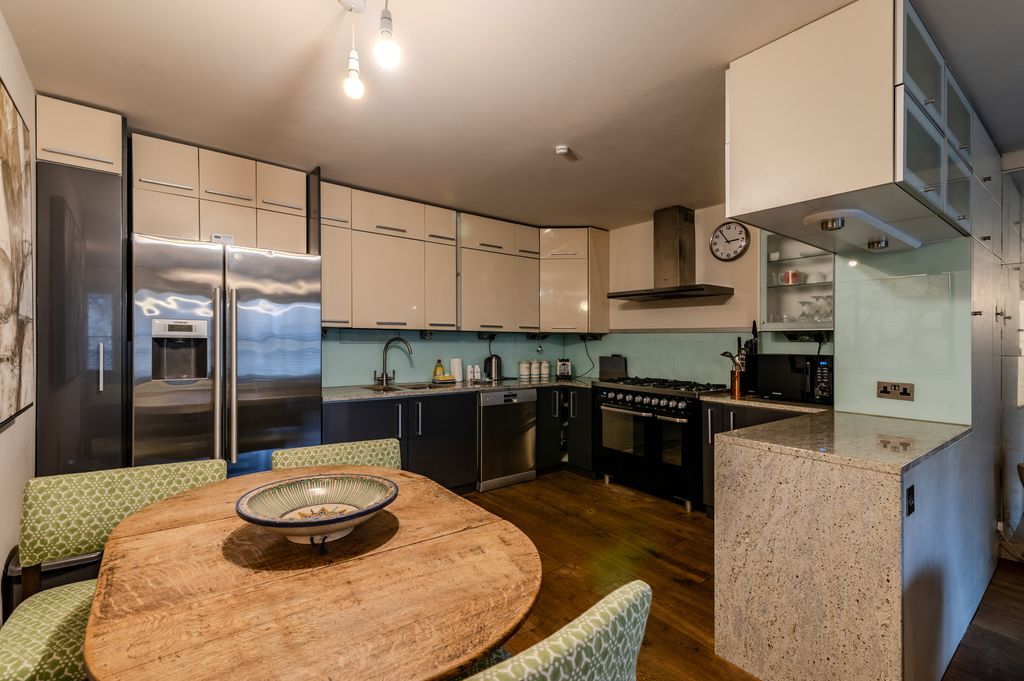 Property photo 2 of 21