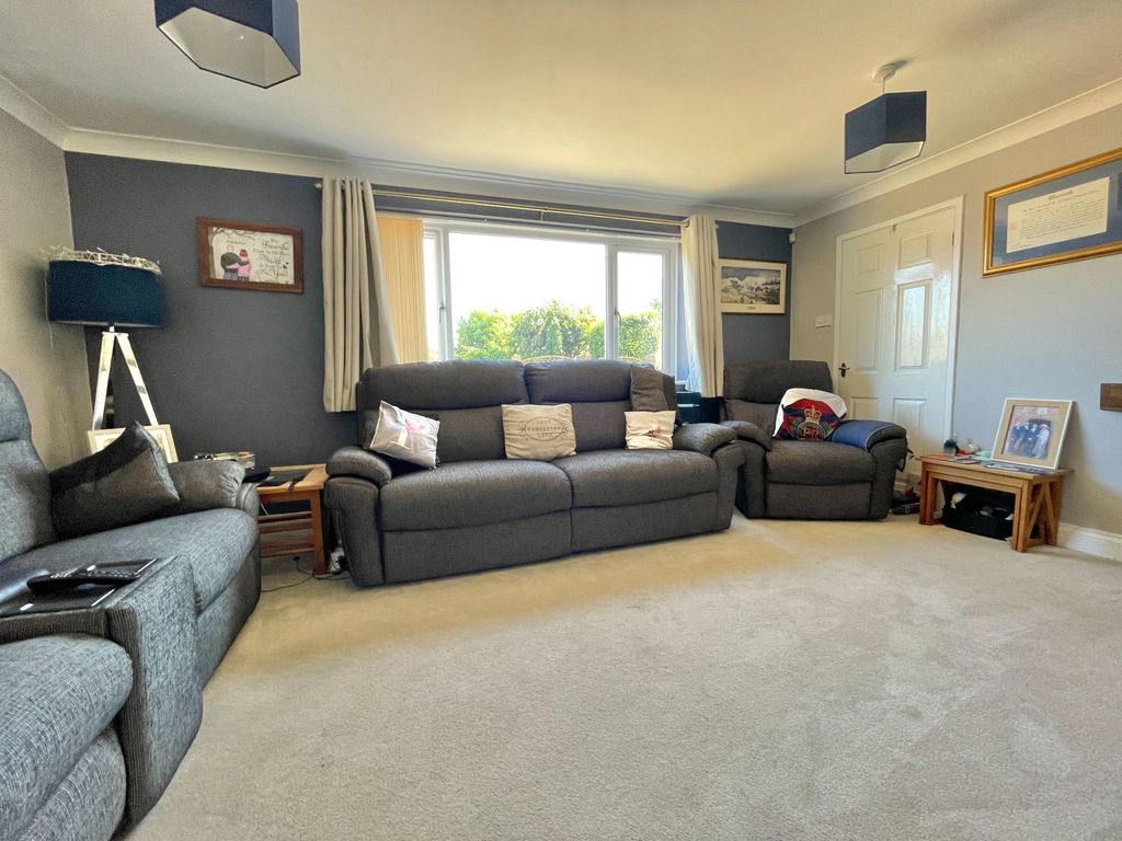 Property photo 2 of 31