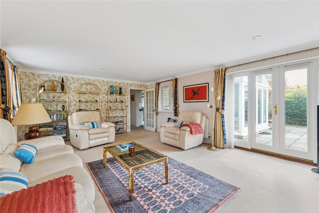 Property photo 3 of 22 Sitting Room