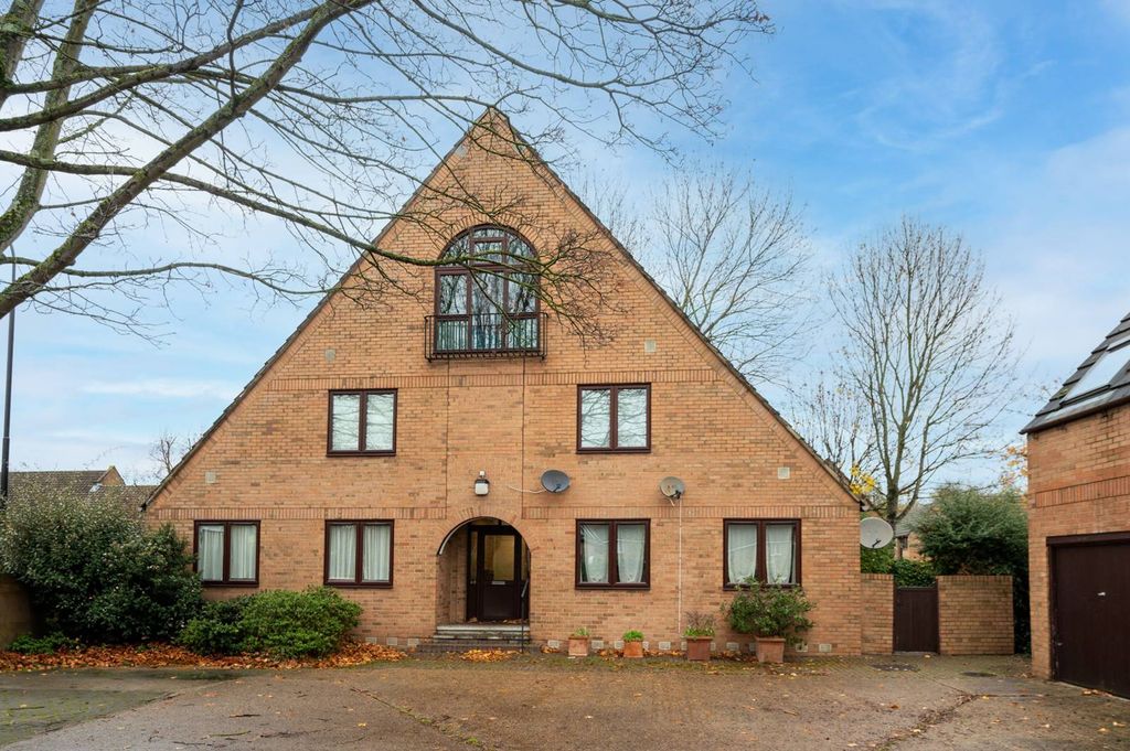 Property photo 2 of 11