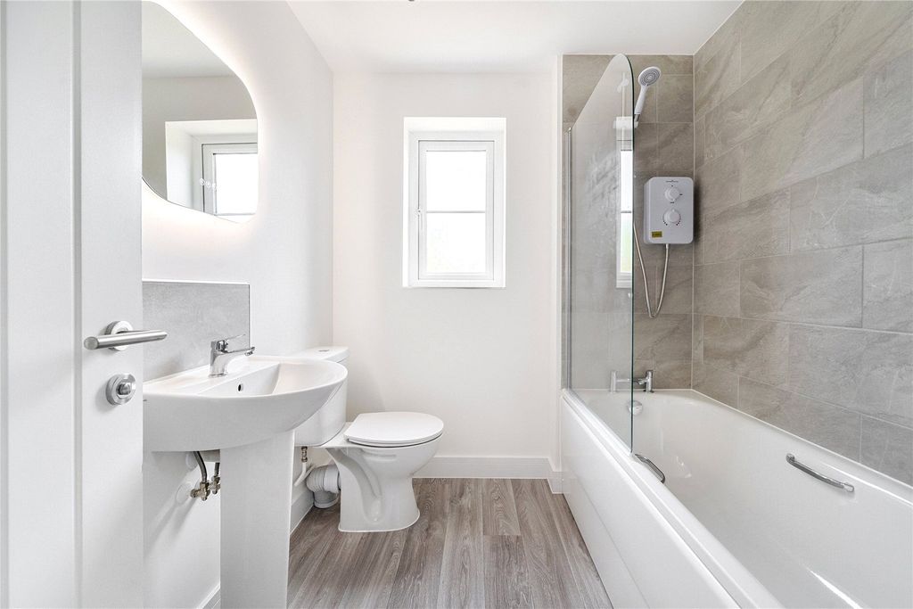 Property photo 3 of 12 Hillcrest Example