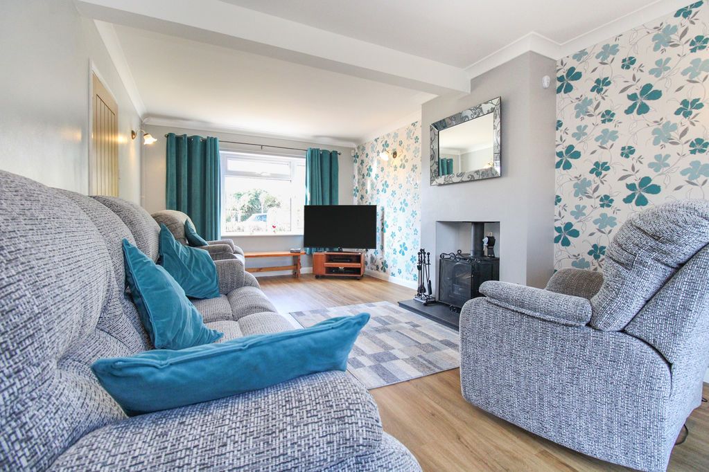 Property photo 3 of 22 Lounge