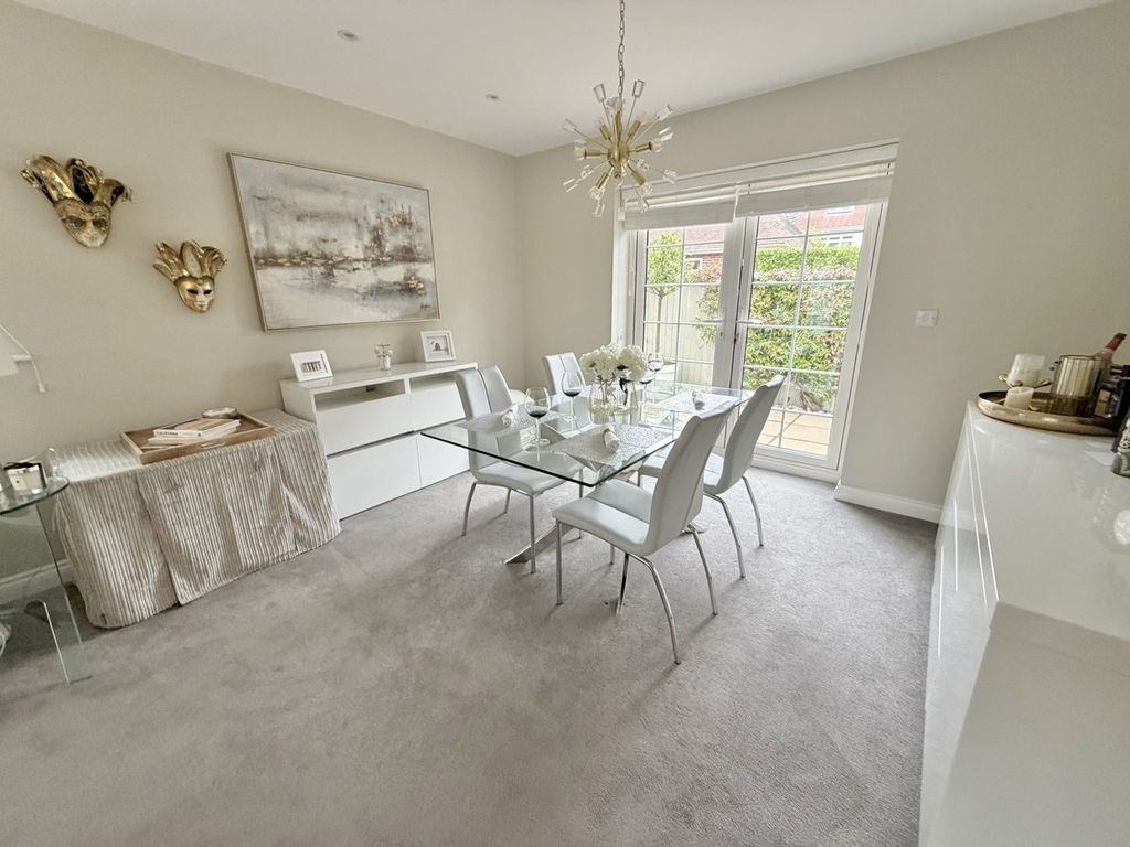 Property photo 3 of 42