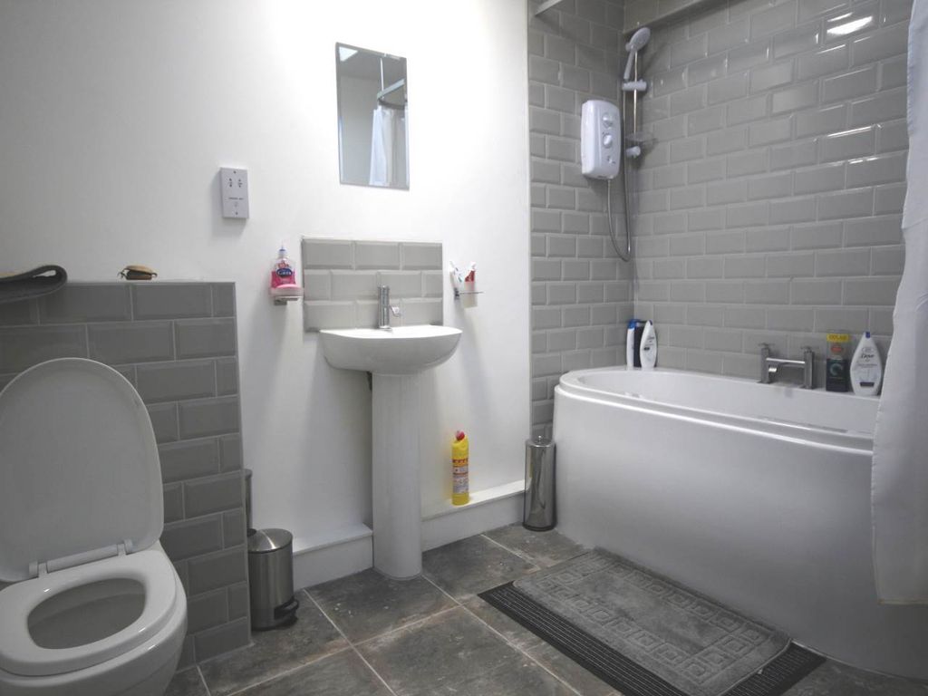 Property photo 3 of 6 Bathroom