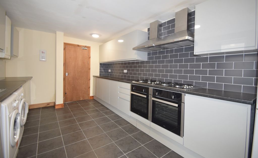 Property photo 2 of 18 Photo 5