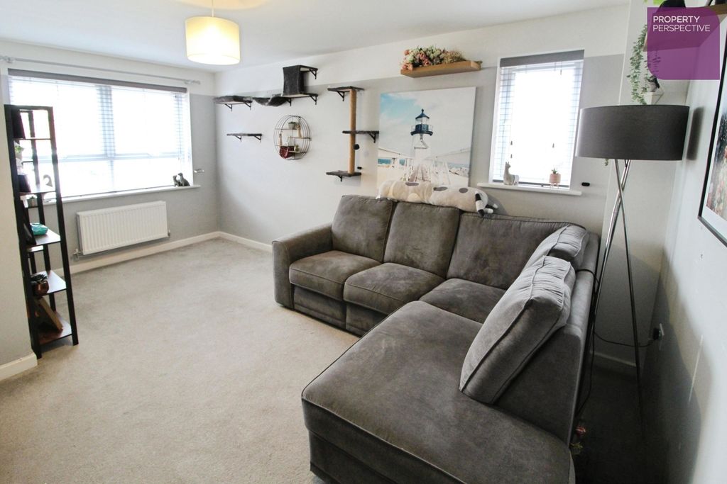 Property photo 2 of 11 Lounge