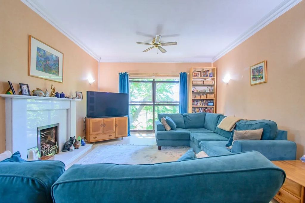Property photo 3 of 62