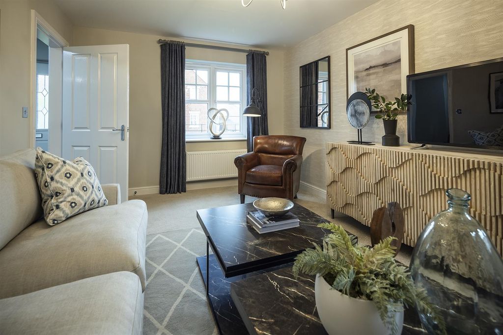 Property photo 3 of 14 Lounge