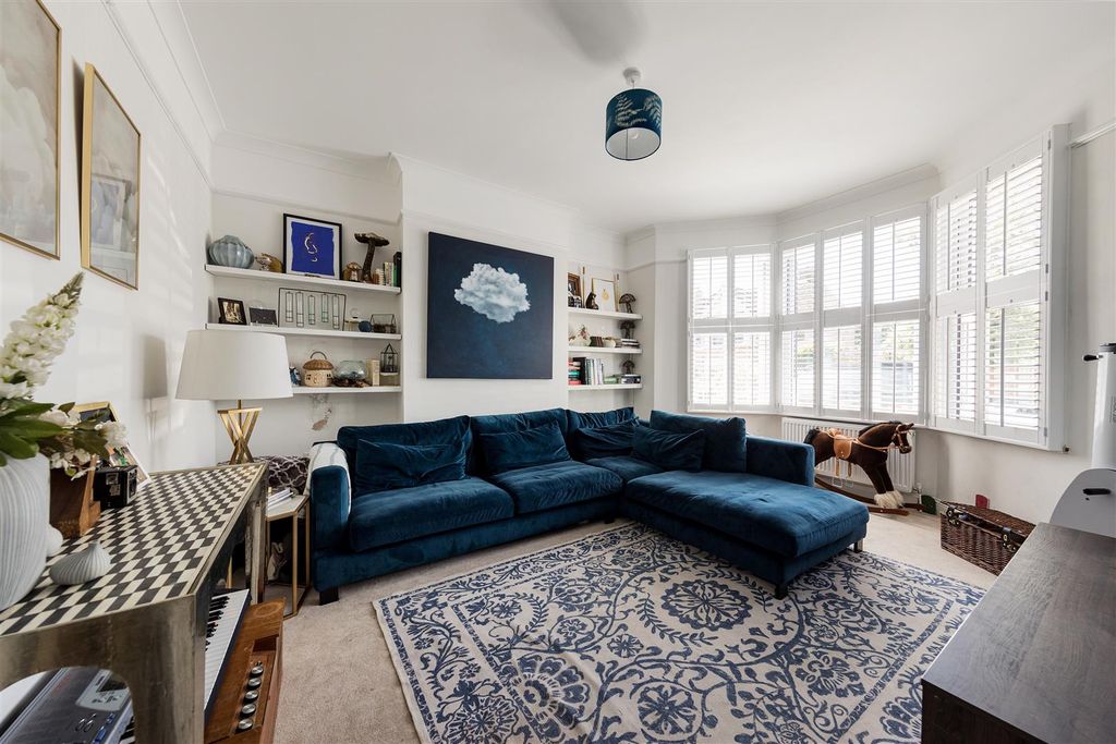 Property photo 3 of 25 Preston Avenue, E4