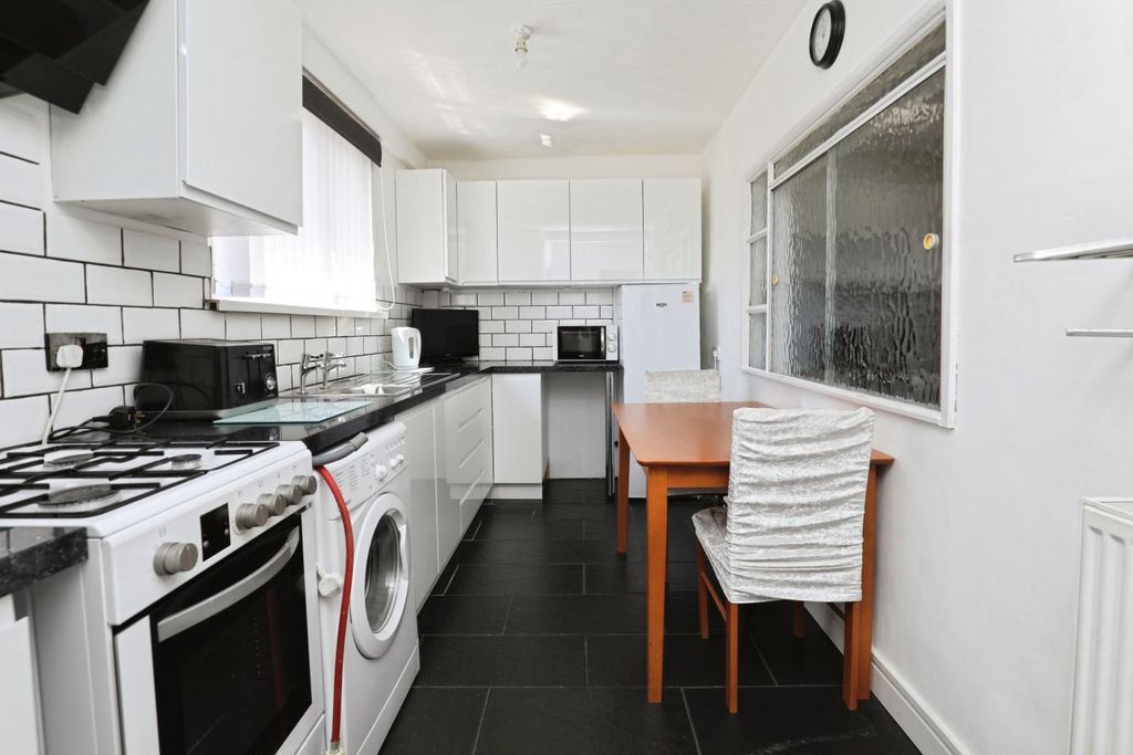 Property photo 3 of 20 Kitchen