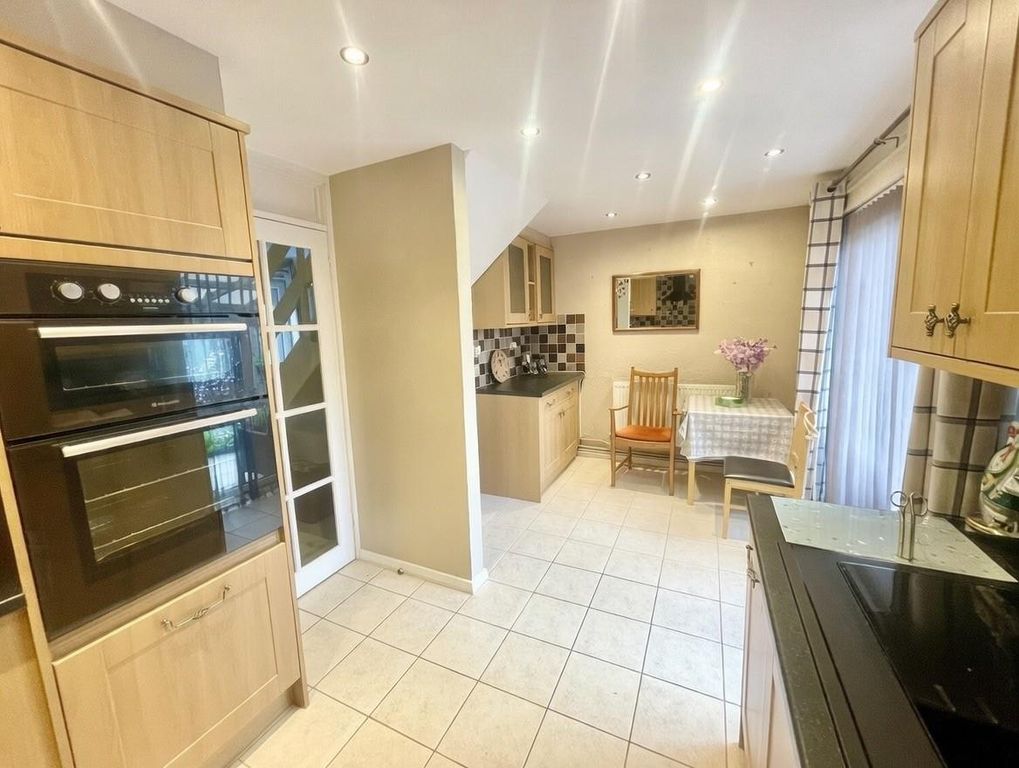 Property photo 2 of 8 Kitchen.Jpg