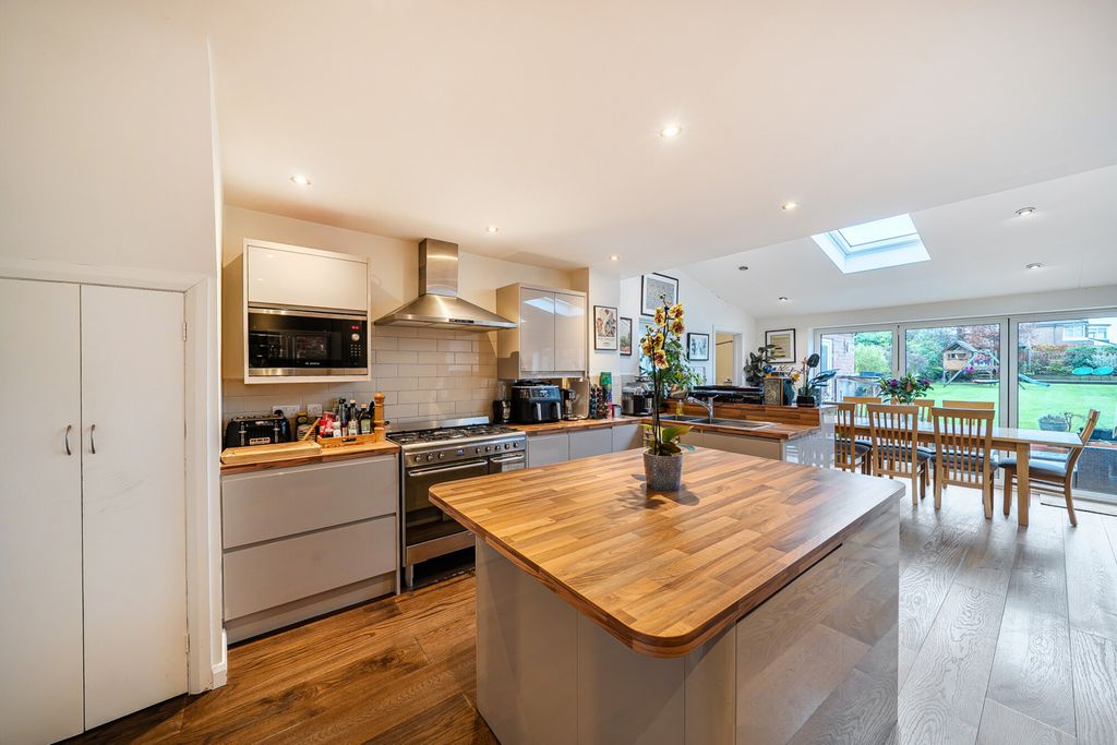 Property photo 2 of 23 1382809-17-691Daf...