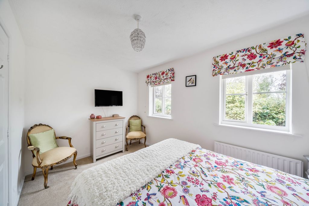 Property photo 3 of 18 Bedroom