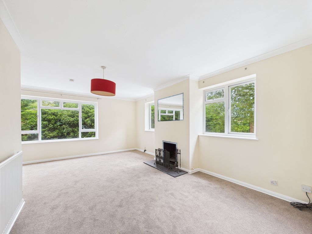 Property photo 2 of 11 Cam01354G0-Pr0571-Still004