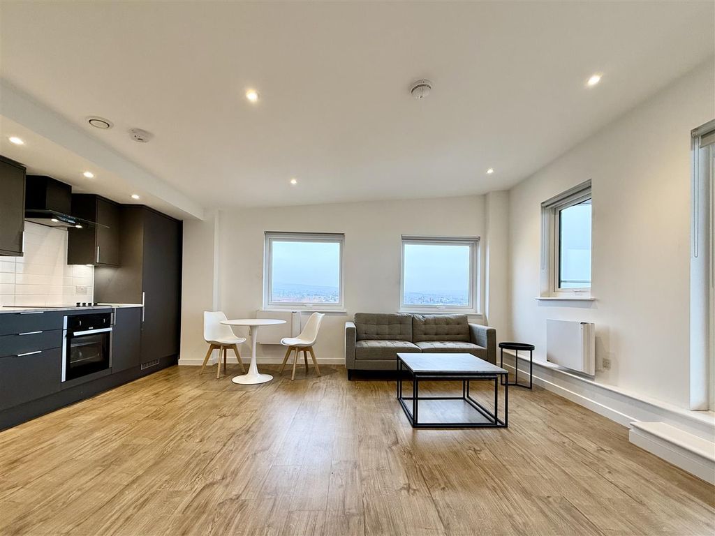 Property photo 3 of 14