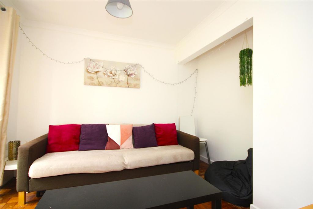 Property photo 3 of 9 Lounge.Jpg