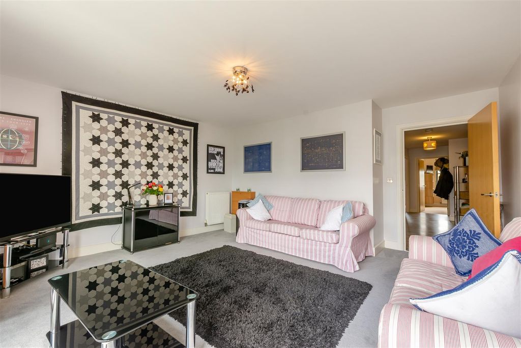 Property photo 3 of 24 8697636-Interior04.Jpg