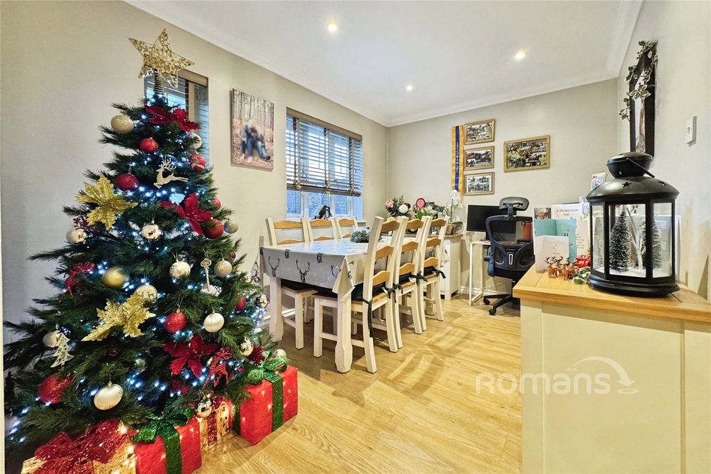 Property photo 3 of 15 Dining Area