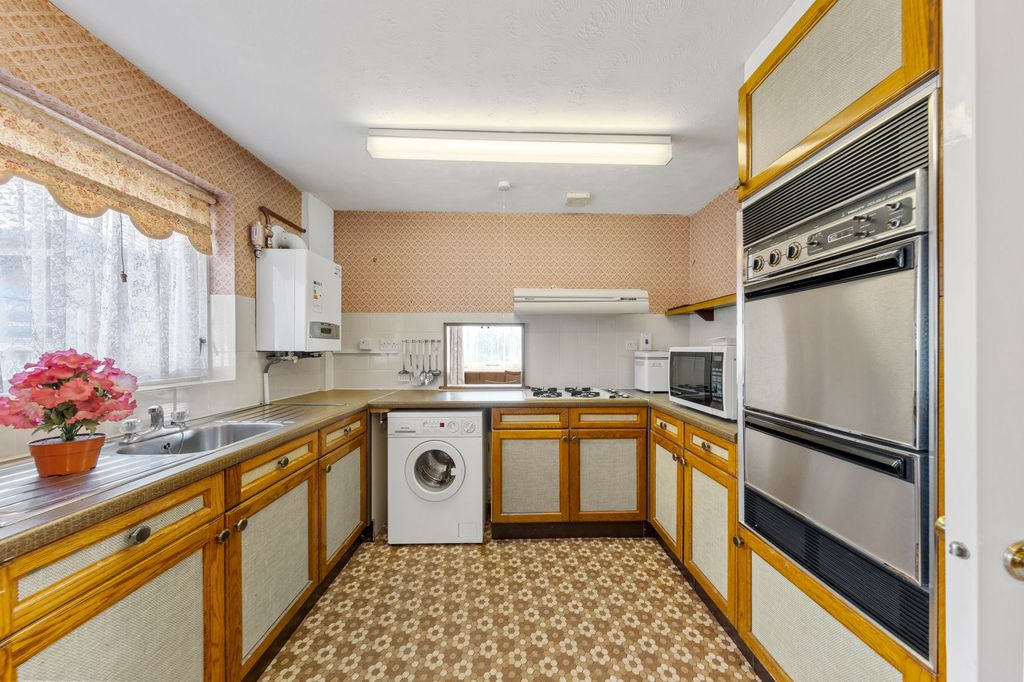 Property photo 3 of 24