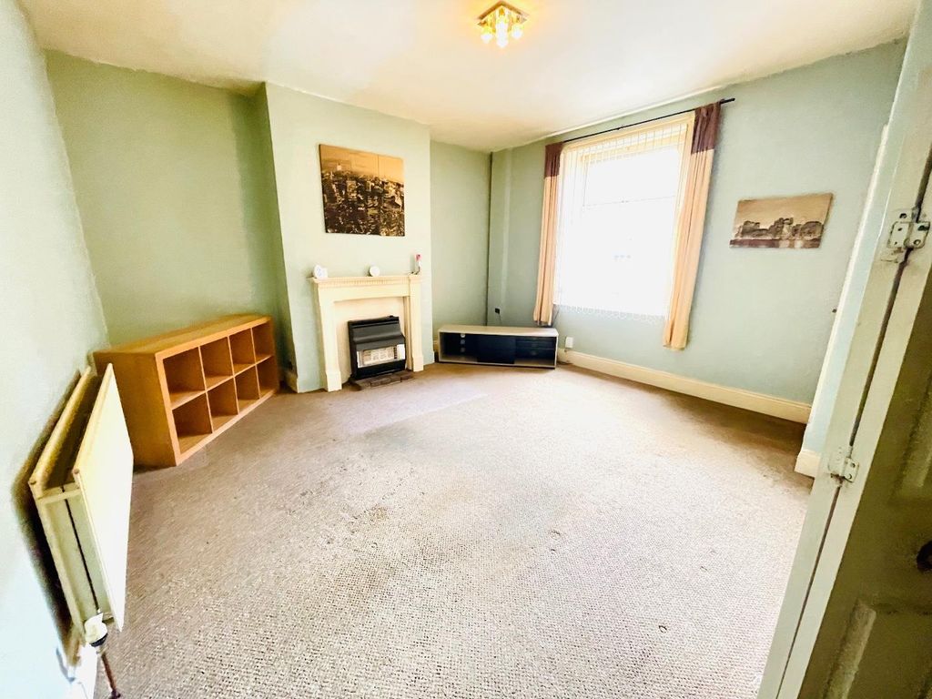 Property photo 2 of 11 Lounge