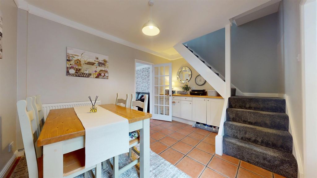 Property photo 3 of 25 Junction Road Dining Room
