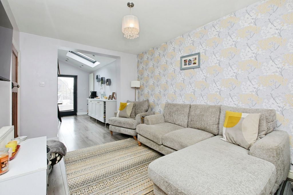 Property photo 3 of 17 Pbox-Img.Jpg