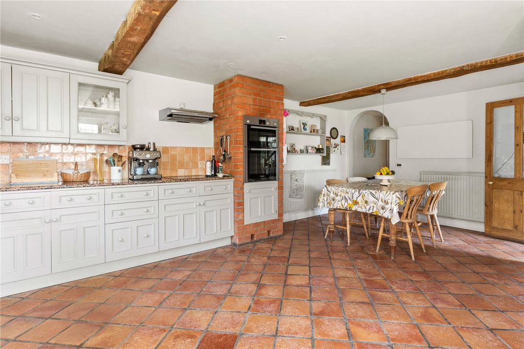 Property photo 3 of 37 Picture No. 25