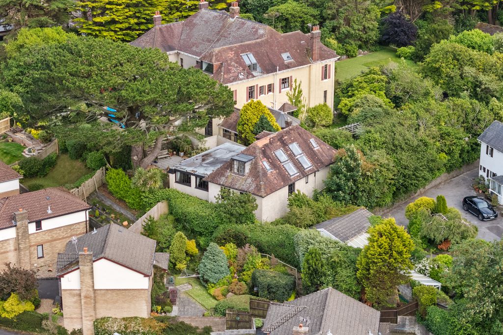 Property photo 2 of 36