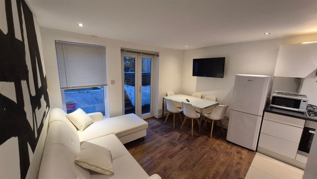 Property photo 1 of 11 Reception Room