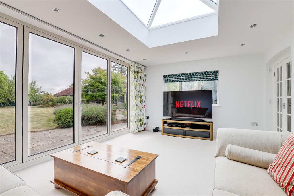 Property photo 3 of 37 9677.Jpg