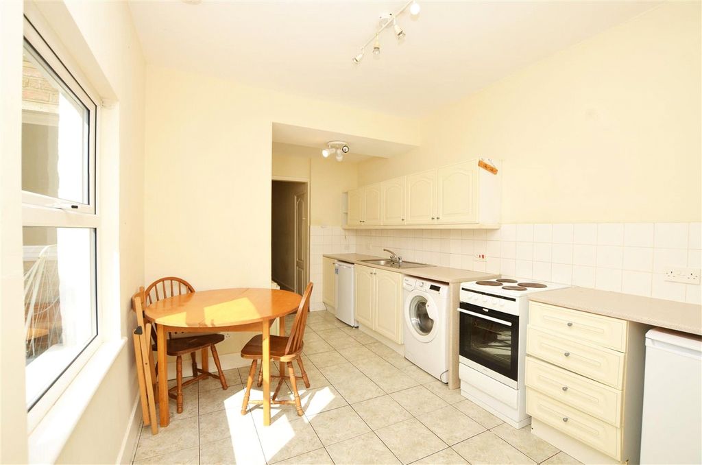 Property photo 3 of 7 Picture 3