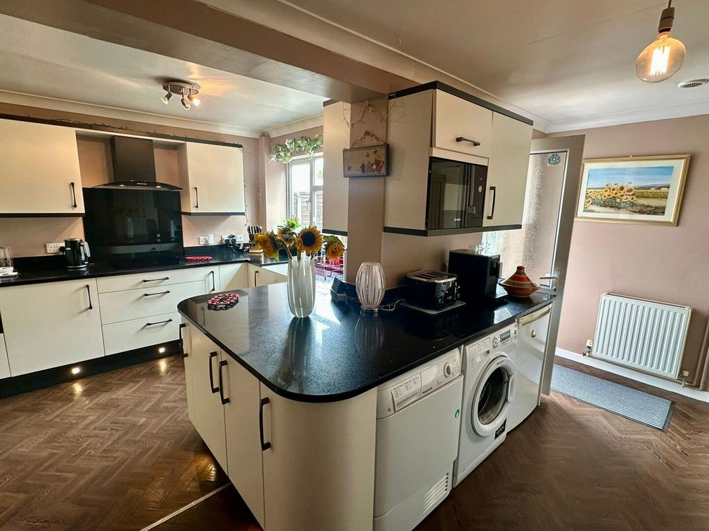 Property photo 3 of 22 Kitchen