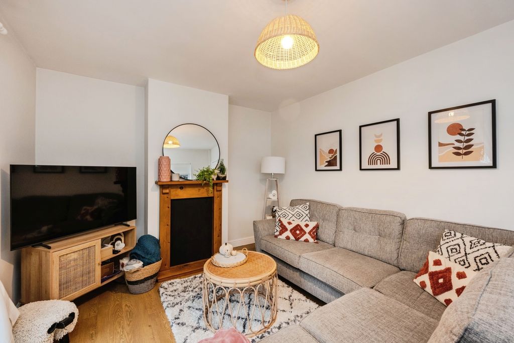 Property photo 3 of 17 Photo