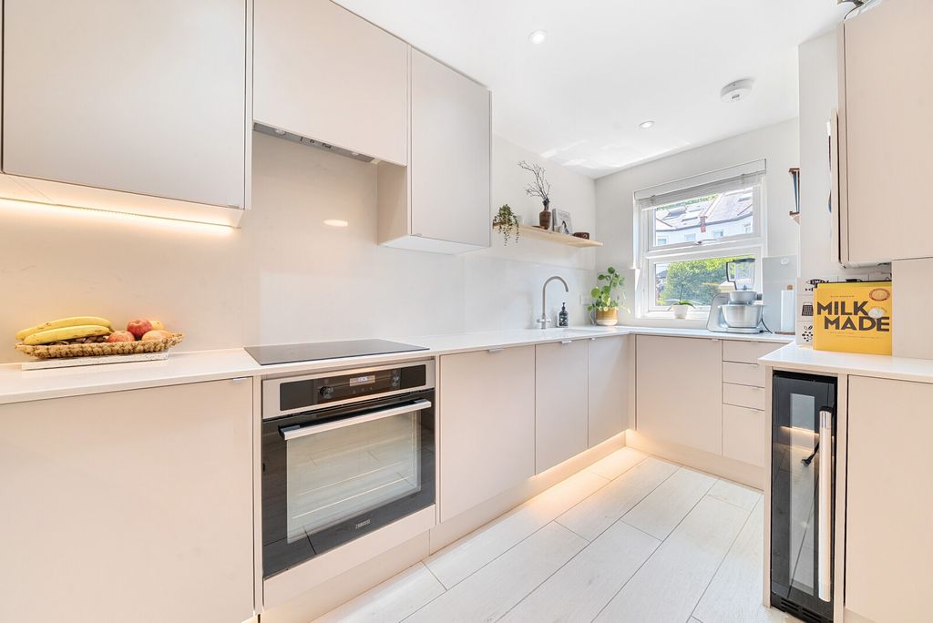 Property photo 2 of 13 1305317-9-68540d7...