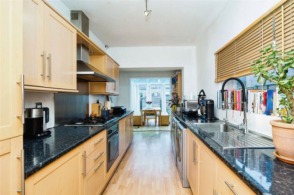Property photo 2 of 15 Picture No. 08