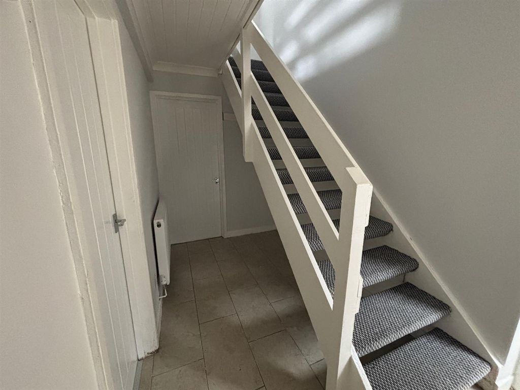 Property photo 3 of 21 Langland Close Take On (20).Jpeg