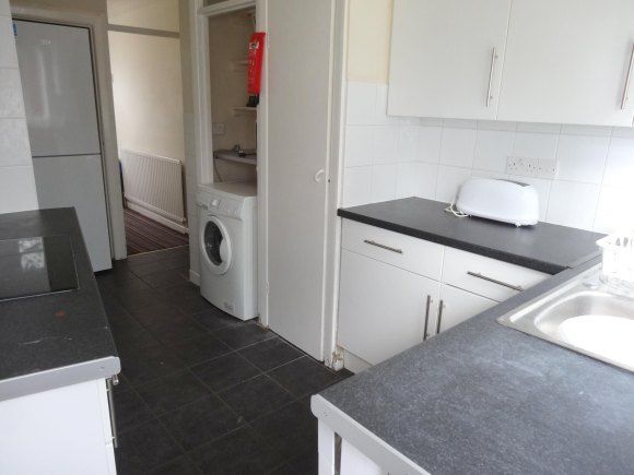 Property photo 3 of 9 Kitchen