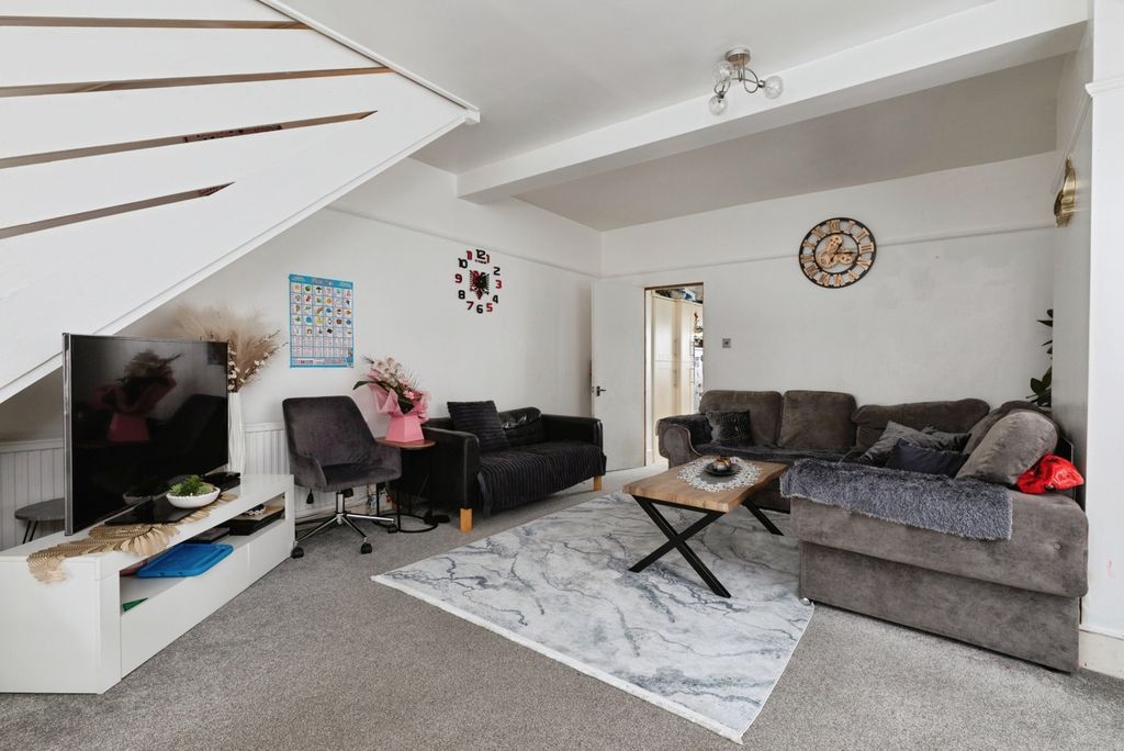 Property photo 3 of 15 Pbox-Img.Jpg