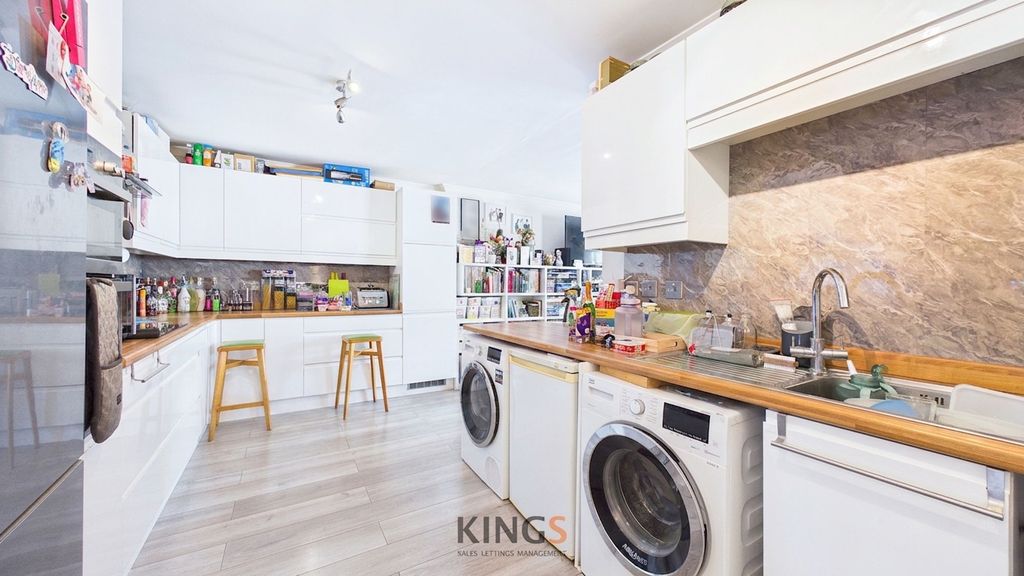 Property photo 3 of 12 Kitchen