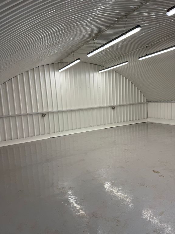 Property photo 3 of 4 An Empty Arch With White Lining And A WC Cubicle To The Front.