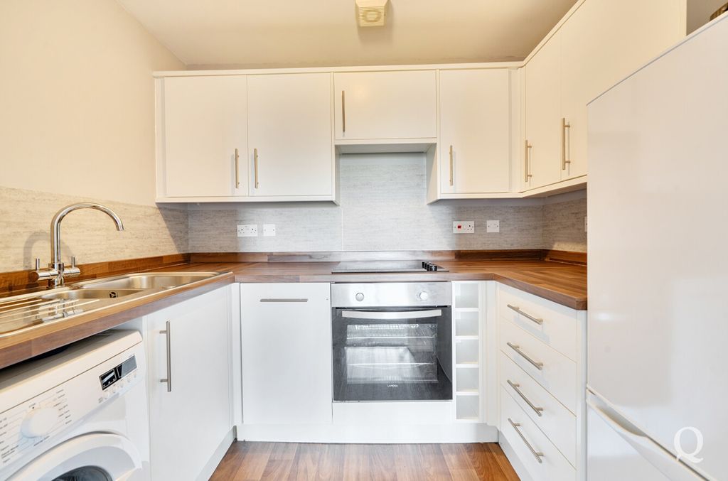 Property photo 2 of 11 A667d043-6941-4d4...
