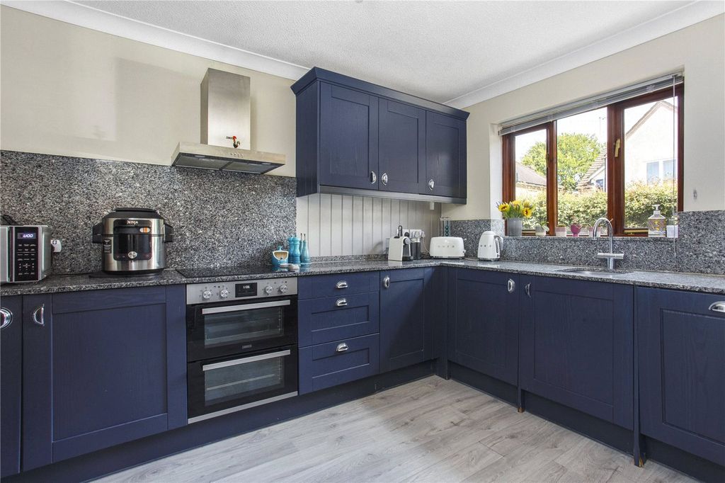 Property photo 2 of 12 Kitchen