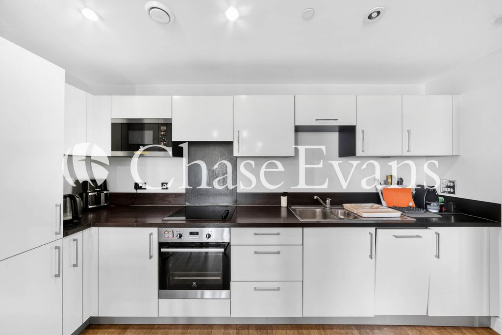 Property photo 2 of 19 Kitchen