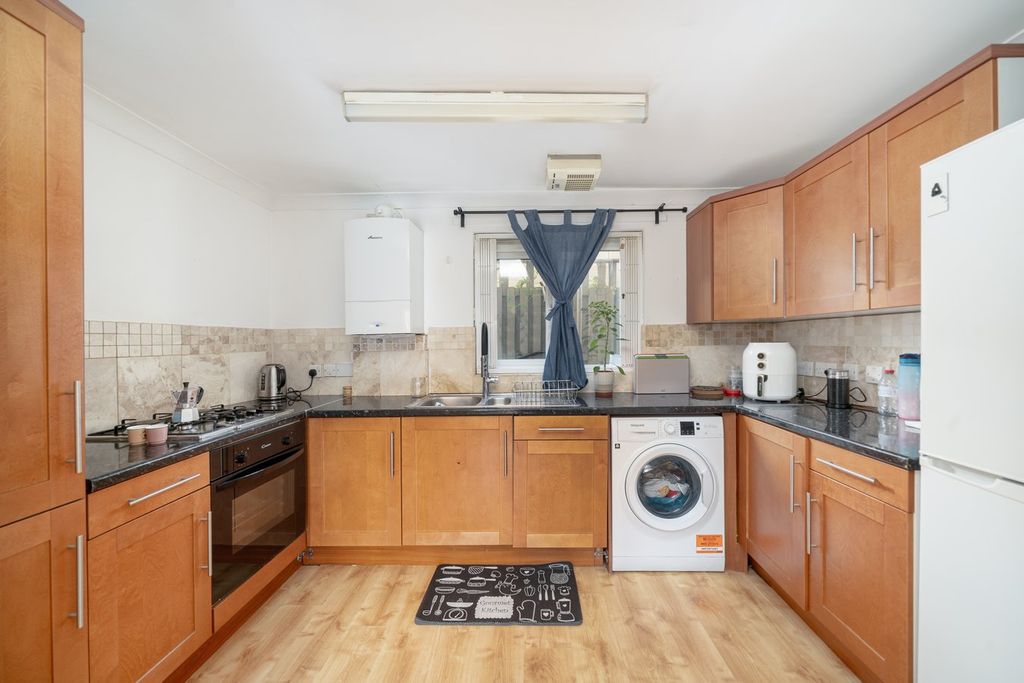 Property photo 3 of 7