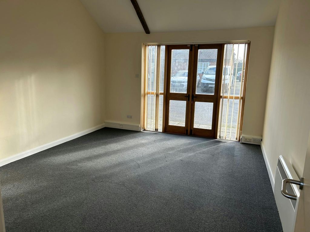 Property photo 3 of 8 21.Jpg